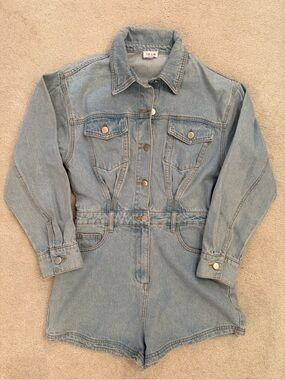 Le Lis Denim Romper Womens M Light Wash Long Sleeve Utility Jean Jumpsuit